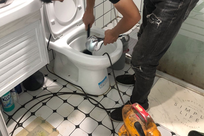 海西马桶堵塞自己疏通还是找师傅?专业上门服务让你省时更省心