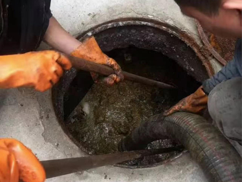 海西清理化粪池时如何避免沼气的危害?